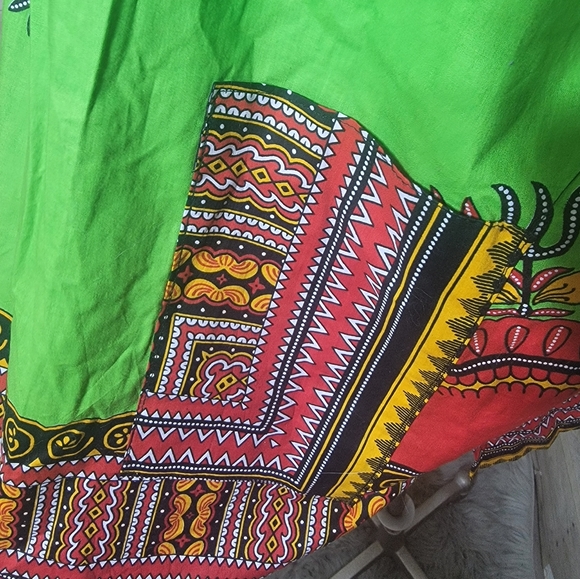 Mama & Papa Dashiki V-Neck Top - Picture 2 of 6